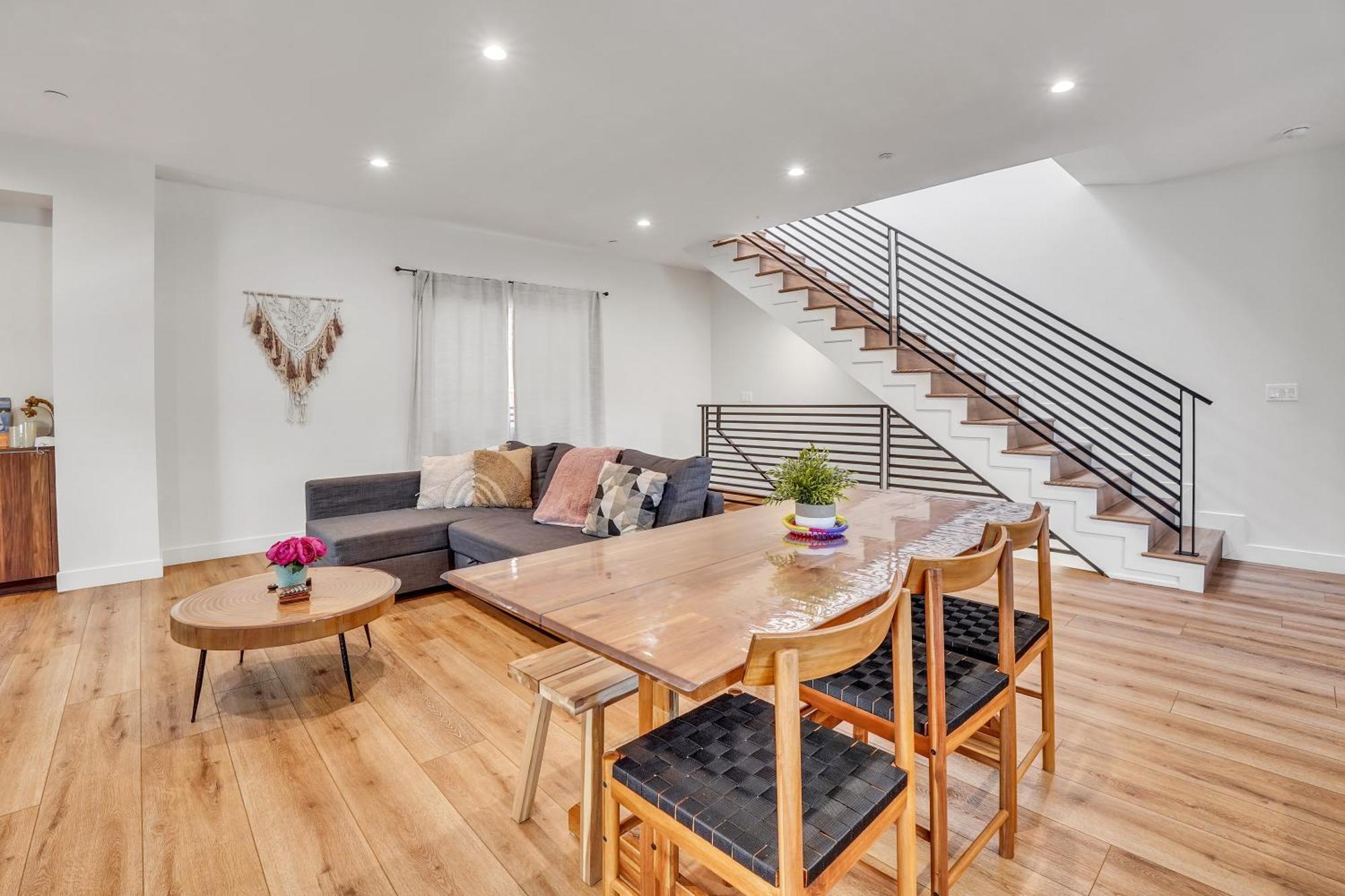 Luxurious Townhome W/3 Master Suites Gated Parking Los Angeles Exterior photo