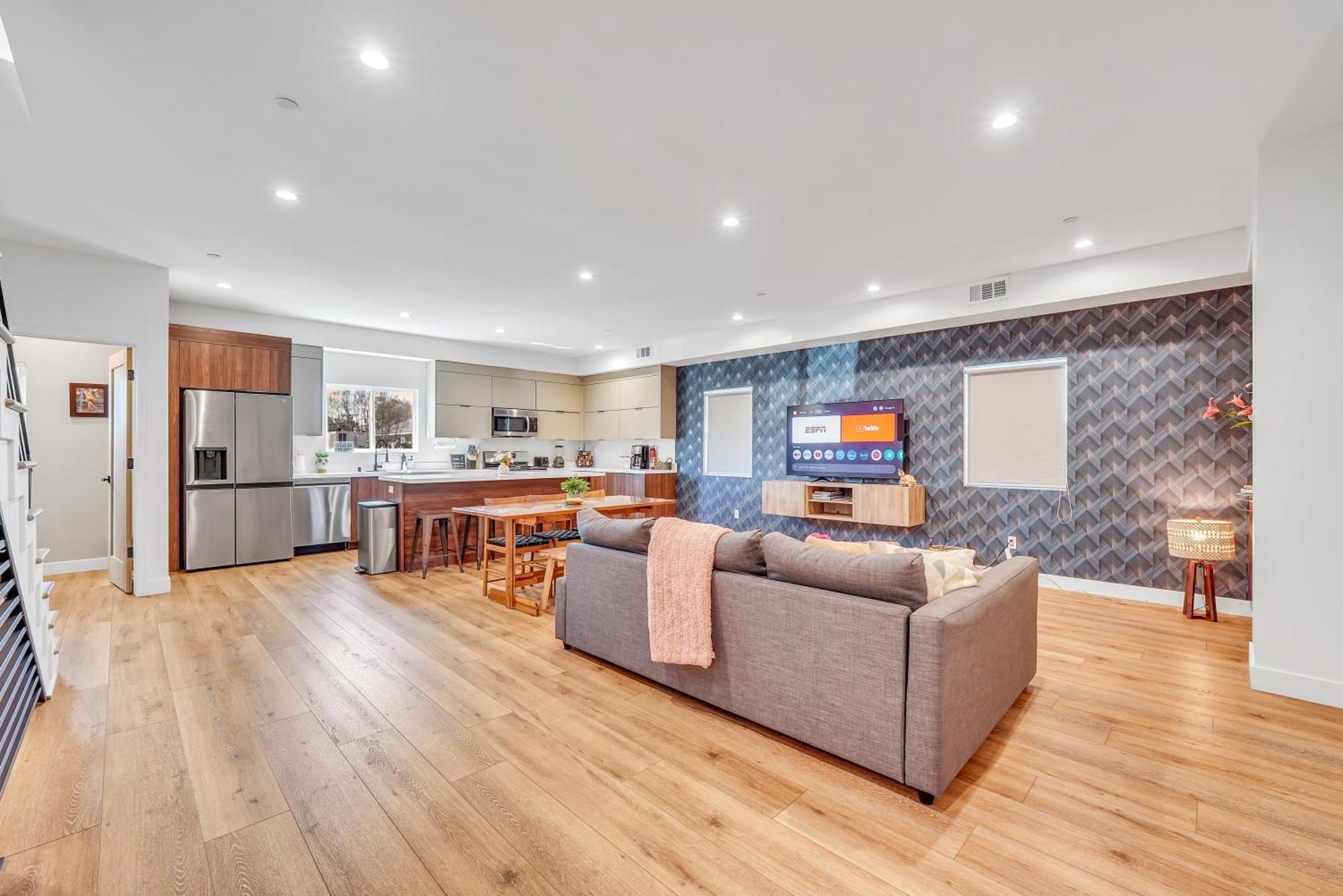 Luxurious Townhome W/3 Master Suites Gated Parking Los Angeles Exterior photo
