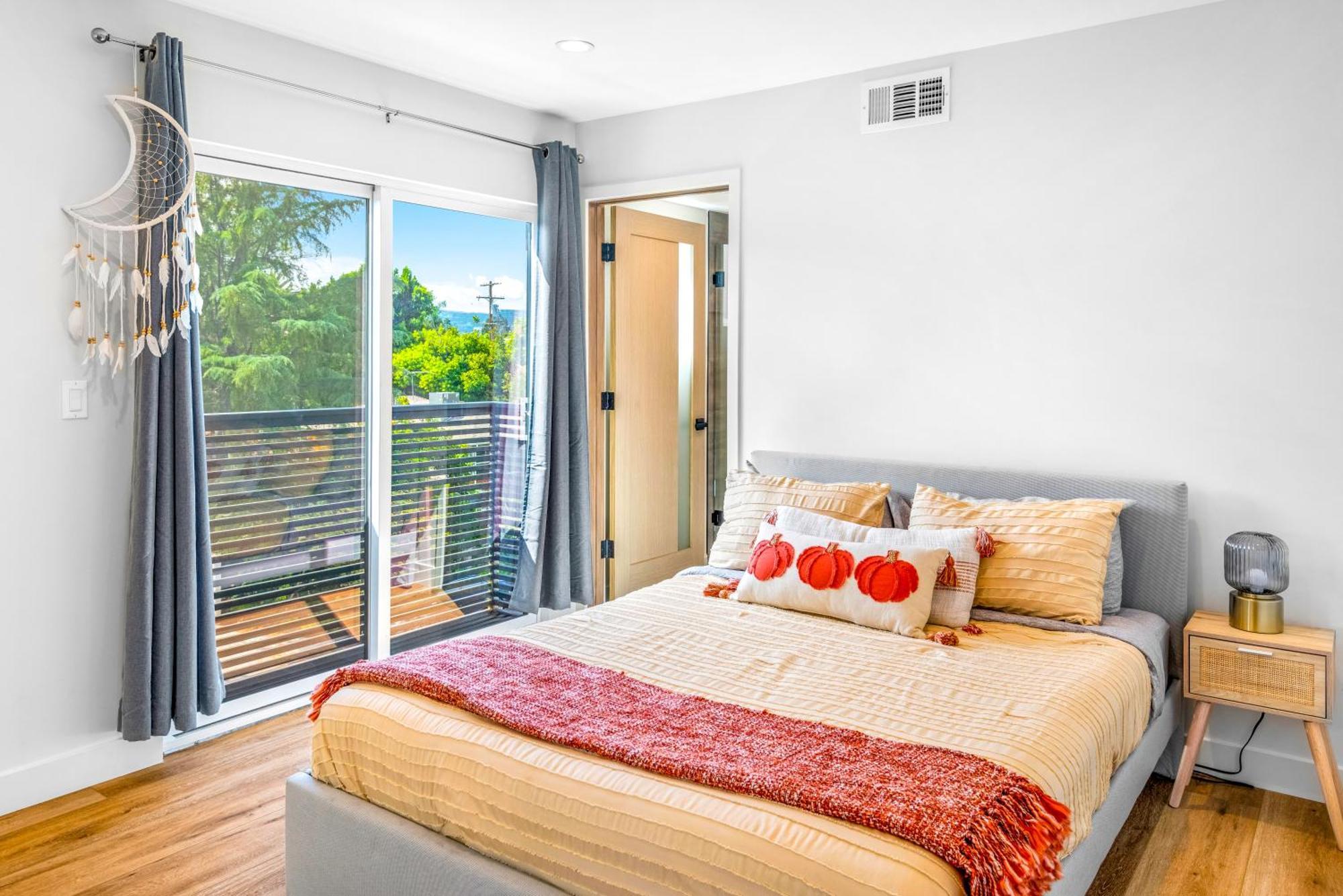 Luxurious Townhome W/3 Master Suites Gated Parking Los Angeles Exterior photo